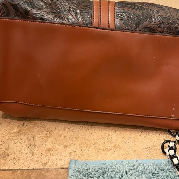 Boho chic embossed leather Top Handle Bag in shades of brown with gold hardware - Picture 11 of 16